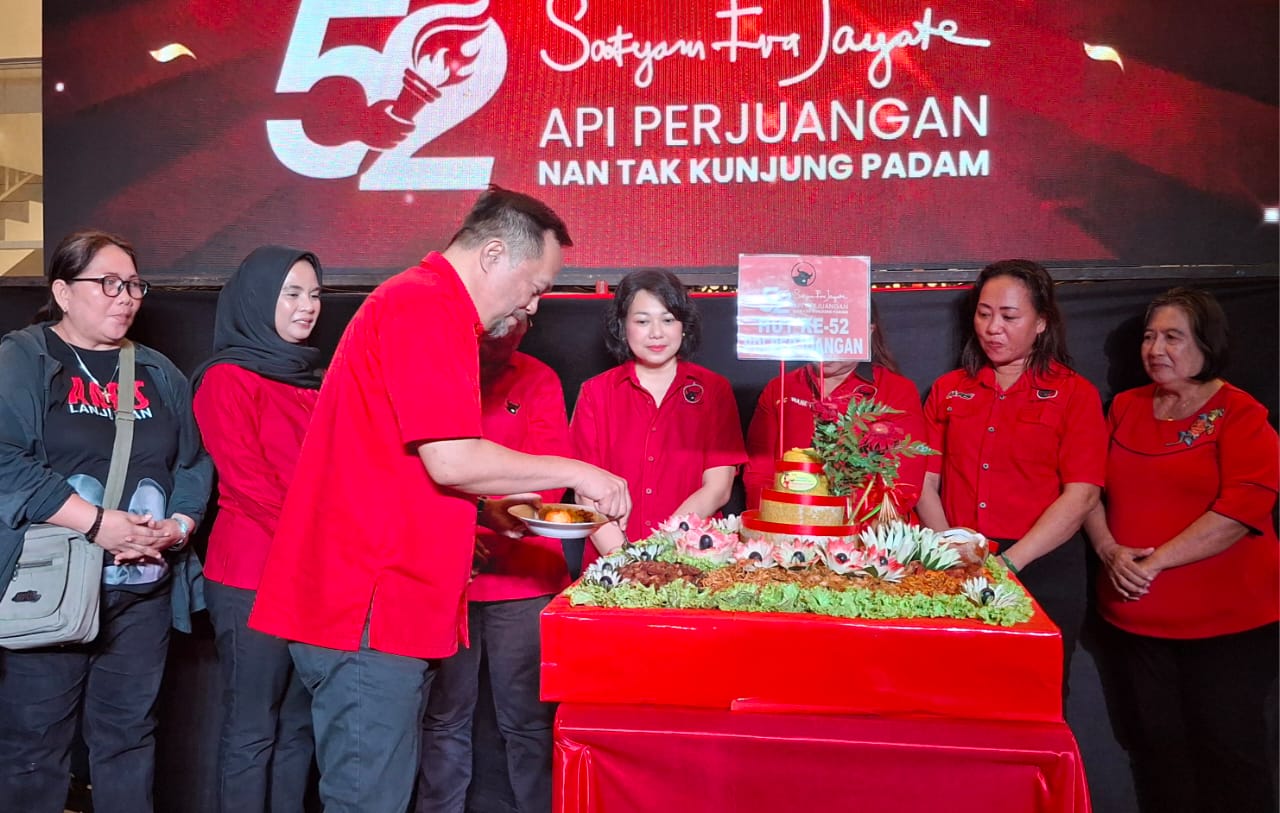 Durasi 3 Jam Ketum Mega Wati Bakar Semangat  Kader PDI Perjuangan, Ketua DPC PDIP Kota Manado, Richard Sualang Potong Tumpeng HUT KE-52