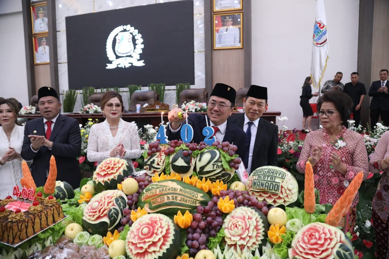 Wali Kota AA Nyalakan Lilin  Angka 402 DPR D Kota Manado Gelar Peripurna Istemewa, Ini Yang Disampaikan Ketua Altje Dondokambey