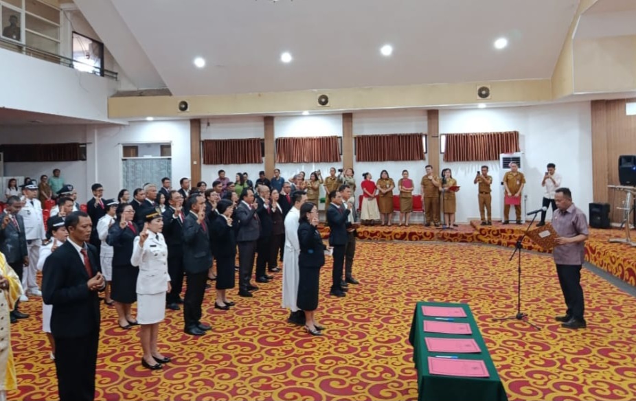 Lantik Pejabat Pemkot Manado   Wawali Sualang Beri Apresiasi & berharap Performa Kerja Semakin Optimal