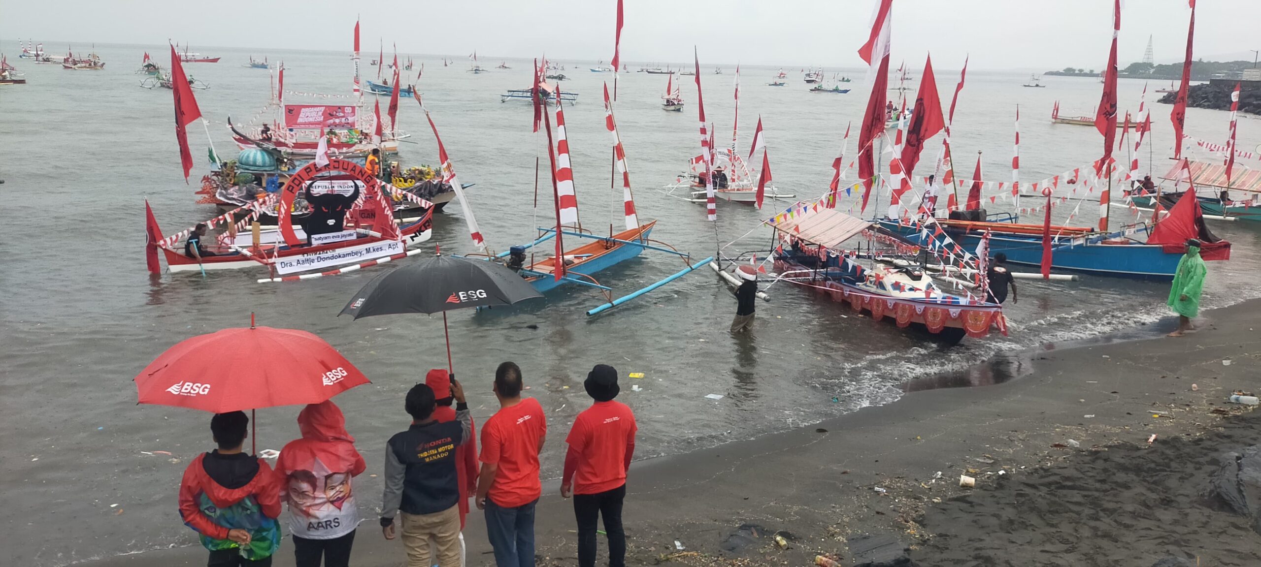 Rebut hadia  Jutaan Rupiah, Ratusan Perahu Hias Berlomba Warnai Pantai Manado 