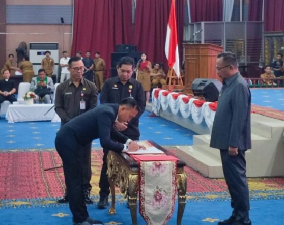 Lantik 6 Pejabat Pemkot Manado, Wawali Sualang Menandai, Jabatan Itu Amanah Dan Berharap Yang Dilantik Bekerja Maksimal 